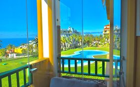 Vista Mar Azul Elegante Y Acogedor